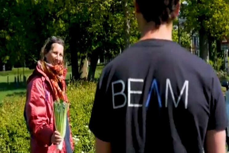 Ouderen verrast met boeket